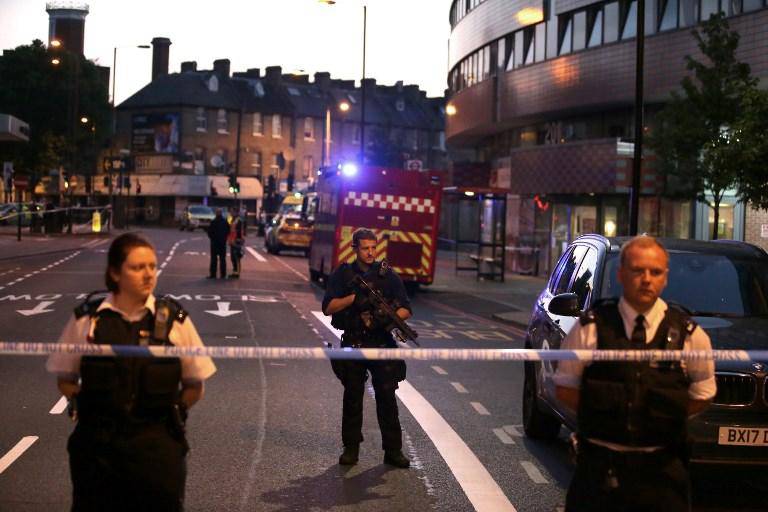 Londra: van su pedoni, un morto e otto feriti