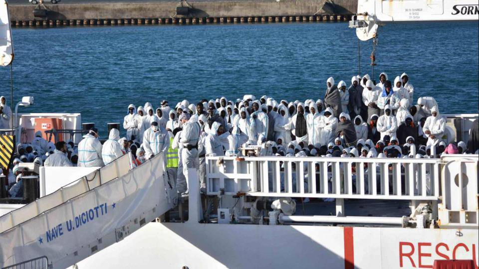 Nave con migranti arrivata a Catania: a bordo anche morti
