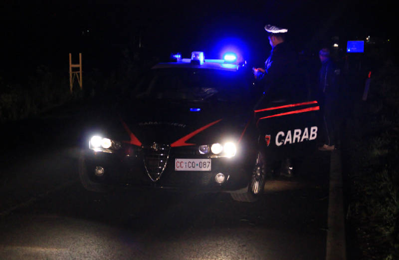 Guida sotto l’effetto di droga, tenta di investire carabinieri per sfuggire ai controlli