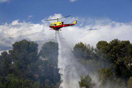 Costa Azzurra in fiamme, evacuate 10mila persone