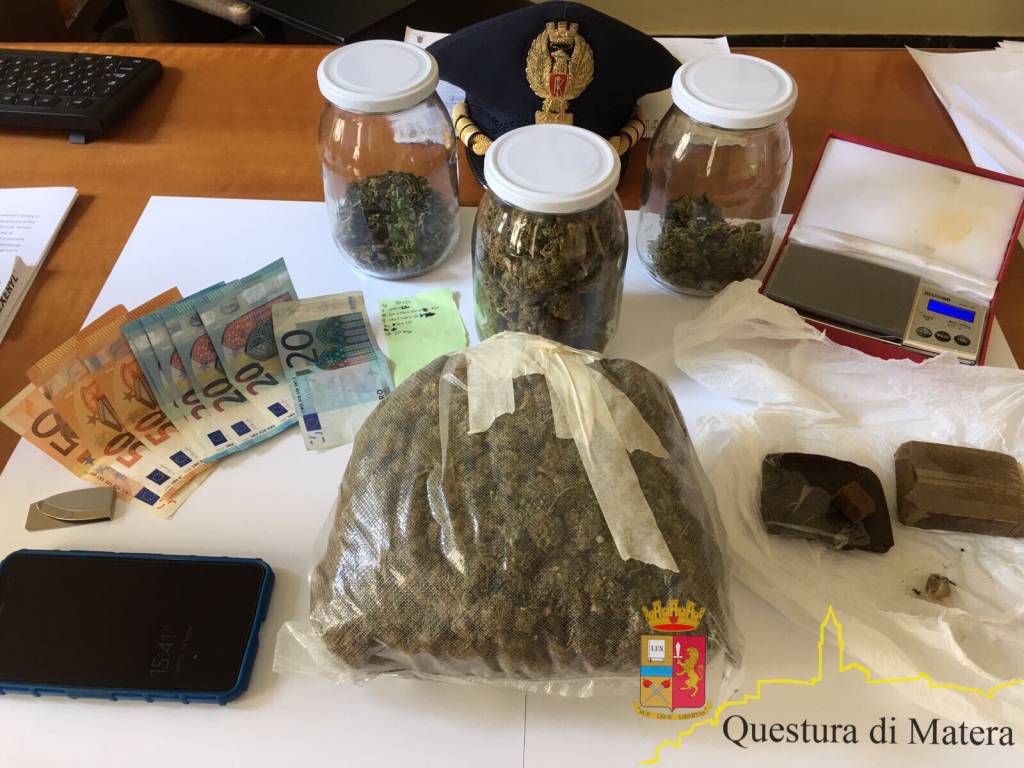 Riforniva il mercato materano di marijuana e hashish, arrestato
