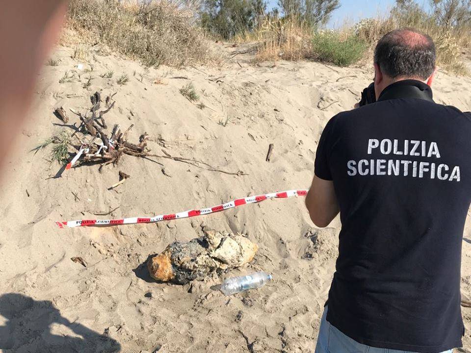 Bomba sulla spiaggia di Scanzano Jonico
