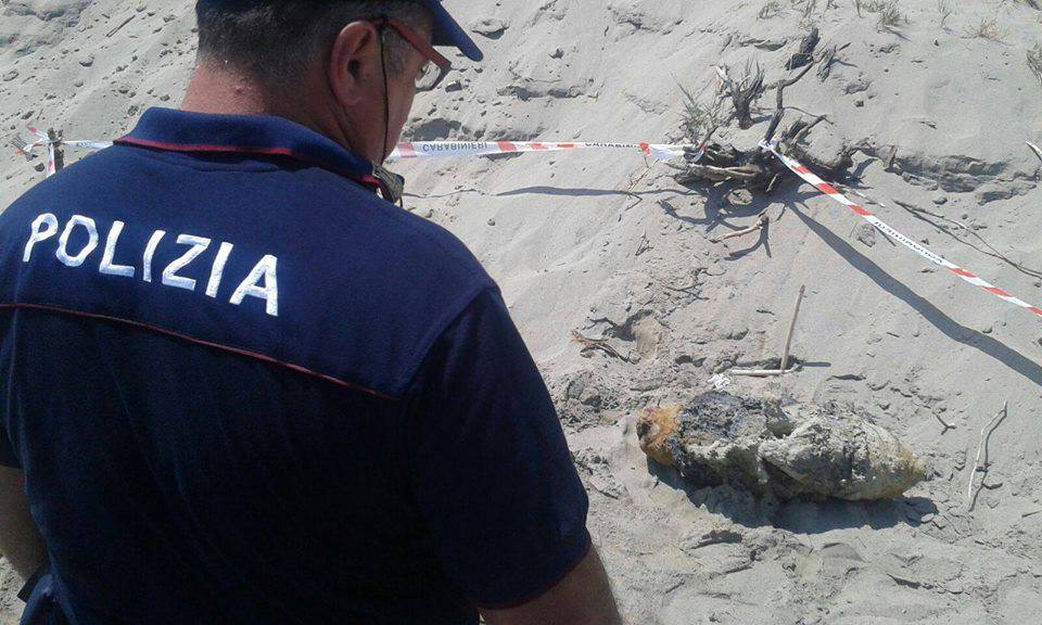 Bomba sulla spiaggia di Scanzano Jonico