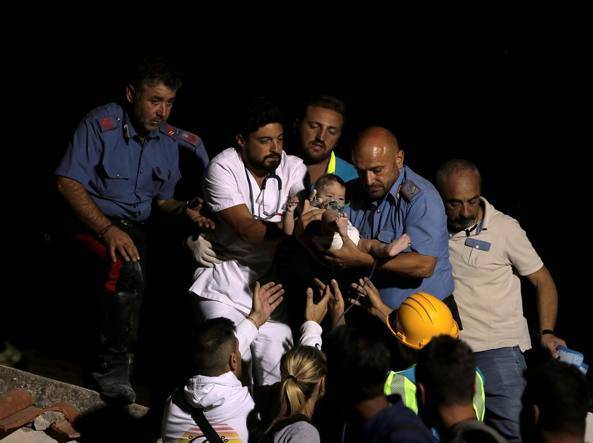 Terremoto a Ischia. Salvo anche Ciro, l’ultimo dei tre fratellini intrappolati sotto le macerie