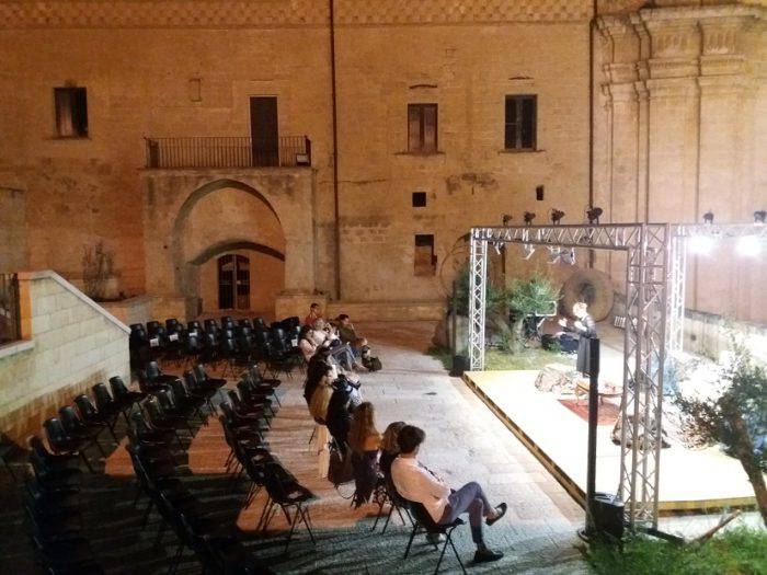 Spettacolo teatrale con Debora Caprioglio a Matera (Foto: sassilive.it)