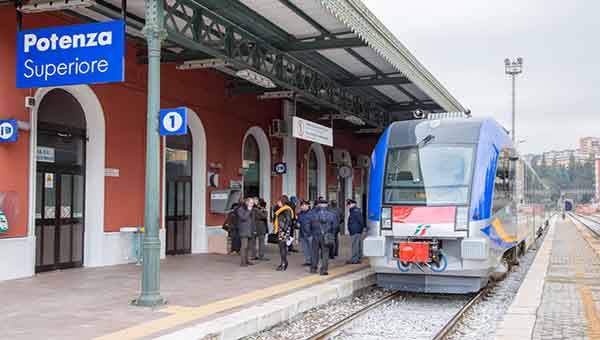 Tratta Potenza-Napoli in fascia pendolare: il servizio va migliorato