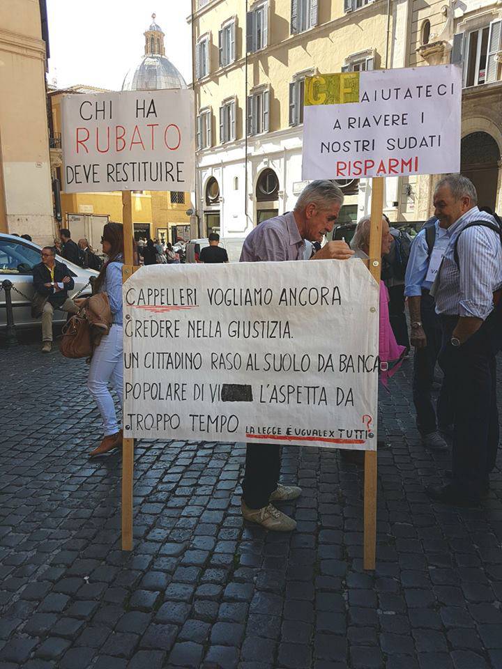 Manifestazione risparmiatori a Montecitorio