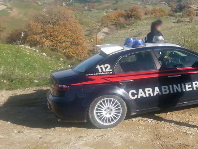 Occupano due casolari a Lavello, denunciati 12 extracomunitari