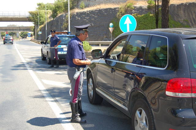 Polizia stradale di Potenza, centinaia di controlli e sanzioni nelle prime due settimane di agosto