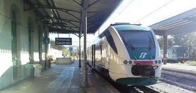 Pendolari lucani ostaggio di treni in ritardo e mancate risposte dalle istituzioni
