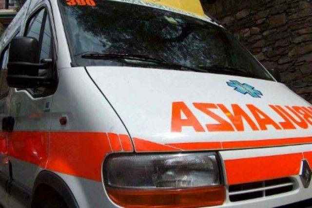 Ambulanza contro camion, quattro feriti sulla statale Tito-Brienza