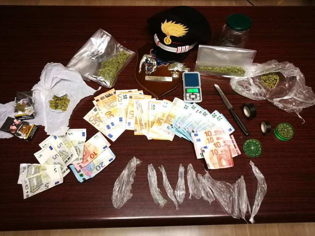 Droga e soldi sequestrati dai carabinieri