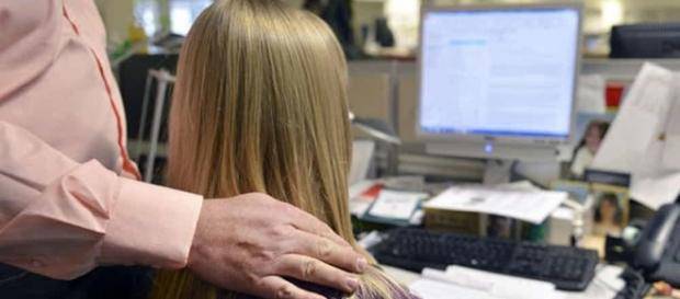 Molestie sessuali sul lavoro, Istat: “quasi 9 milioni le donne colpite”