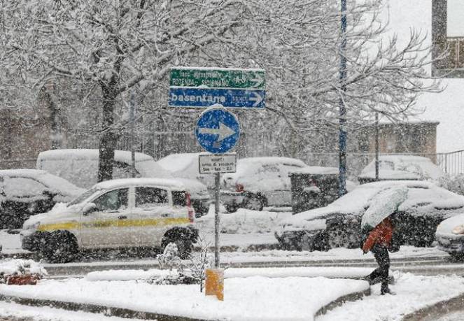 Neve: domani scuole chiuse in diversi comuni lucani