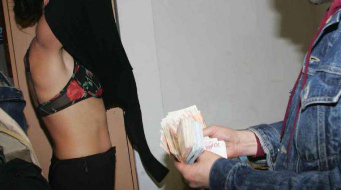 Prostitute cinesi in appartamento di Matera. Carabinieri denunciano due persone