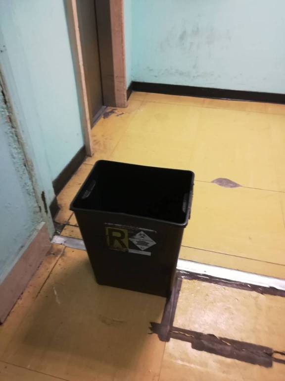 Piove nell’ospedale di Potenza: acqua raccolta nei secchi