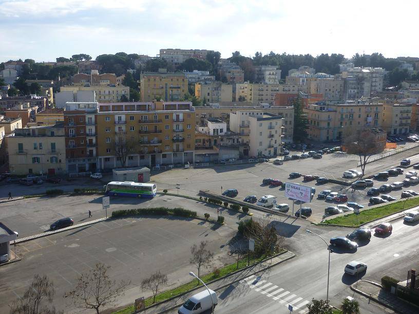 Matera, a piazza della Visitazione i nodi  vengono al pettine