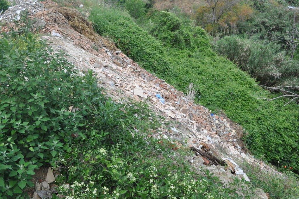Beccati a scaricare rifiuti in area comunale di Bernalda, denunciati