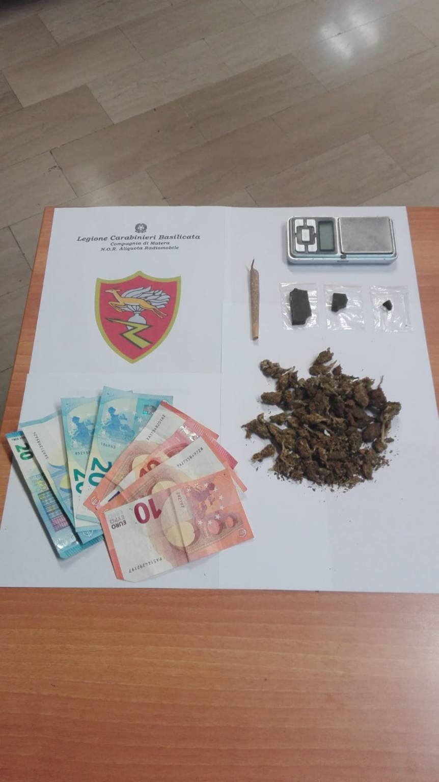 Droga: a Matera controlli a tappeto dei carabinieri, denunciati due giovani