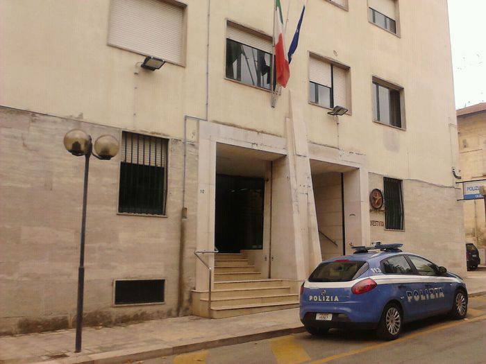 Furti in negozi a Matera, arrestata coppia barese