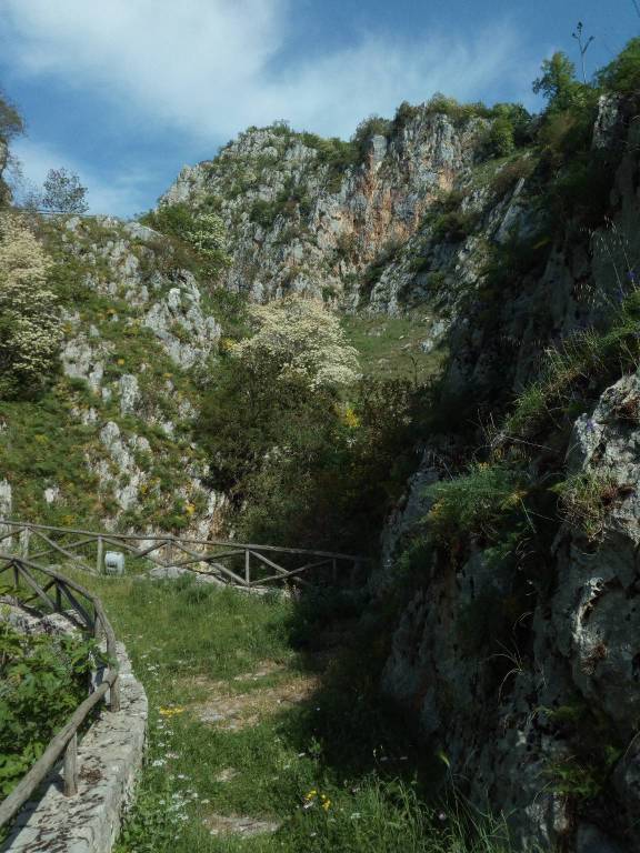 Il sentiero delle Ripe di Muro Lucano tra i luoghi del Cuore del Fai