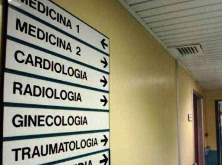 Ospedale di Potenza, Cgil: “Malati Covid curati da endocrinologi e dermatologi. Bardi fermi follie di Barresi”