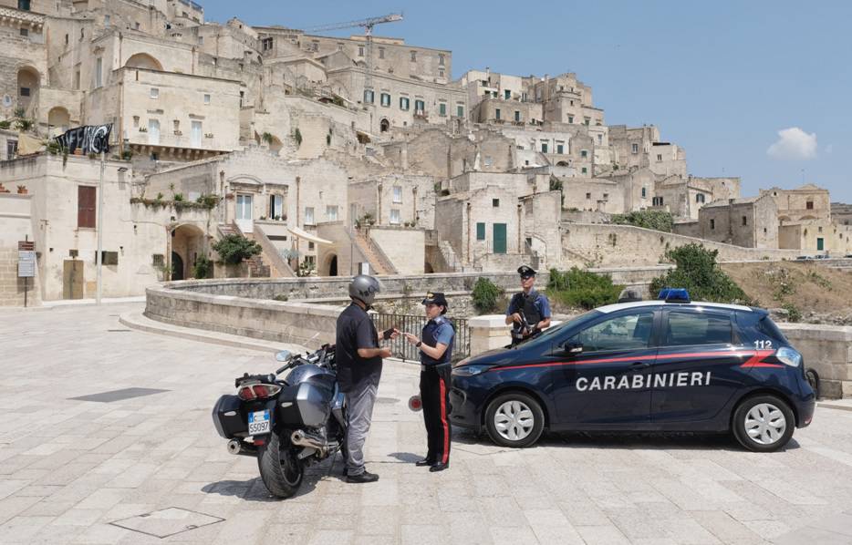 Matera, rafforzata presenza Carabinieri