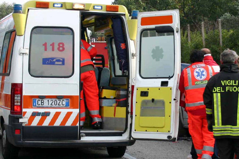 Due morti a Matera in uno scontro tra un’auto e un camion