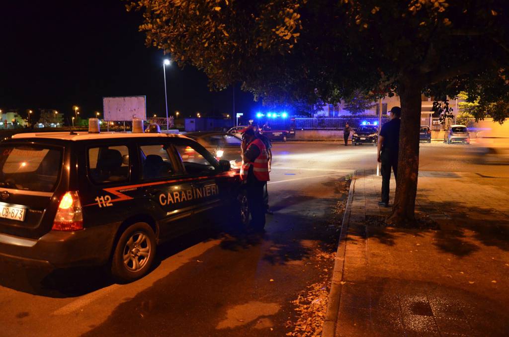 Prova a sfondare la porta di casa della sua ex moglie: 48enne arrestato dai Carabinieri a Grassano