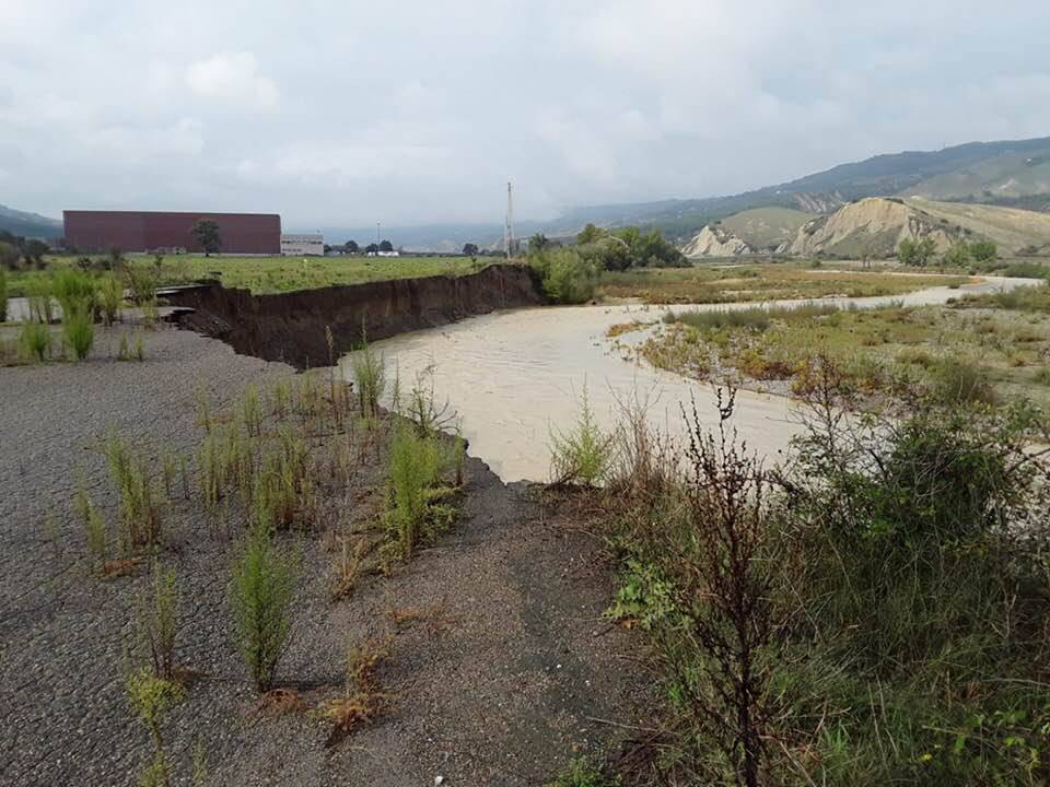 Dissesto idrogeologico, area industriale di Ferrandina invasa dal fango