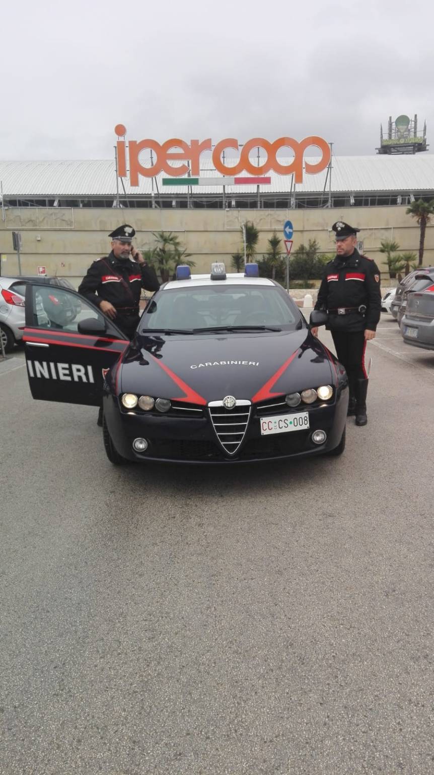 Matera: Armato di pistola, evade dai domiciliari e rapina una parafarmacia. 26enne fermato dai carabinieri