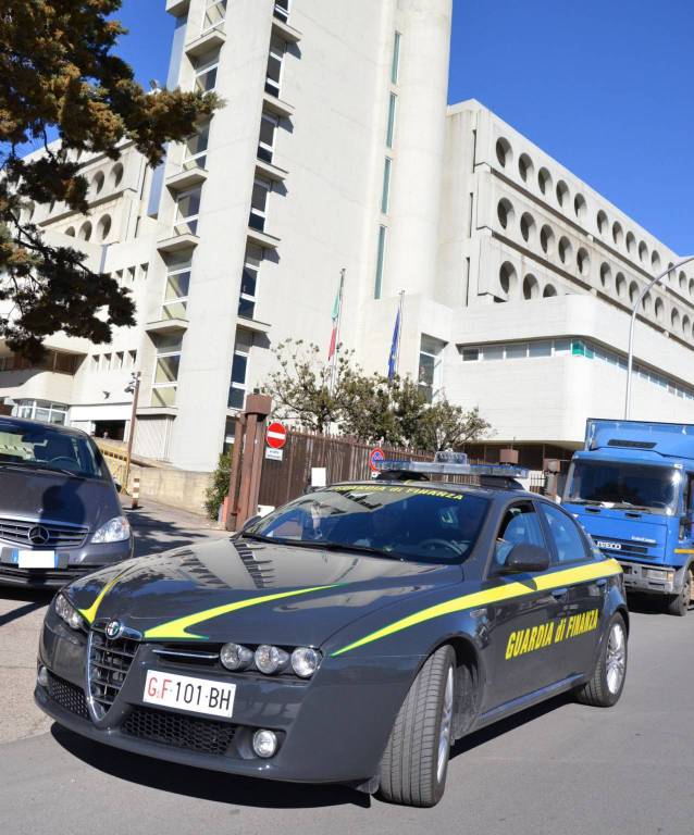 Matera, Guardia di Finanza sequestra oltre 300mila euro a società di salotti