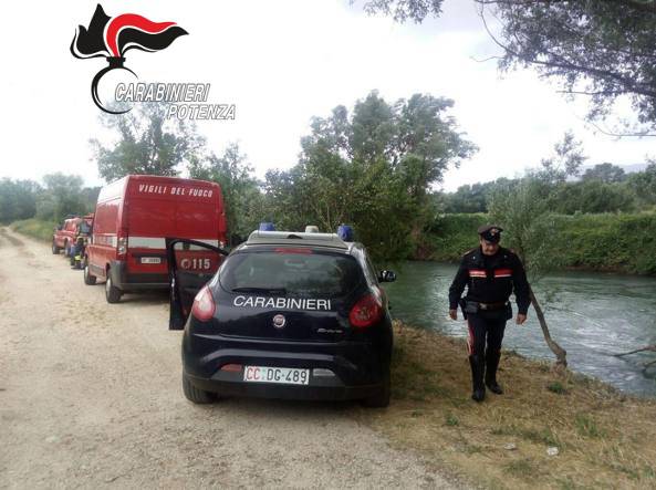 Rimane imprigionato nel fango lungo il fiume Ofanto, 70enne salvato dai carabinieri