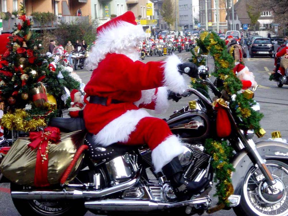 Babbo Natale arriva in Harley Davidson per i piccoli pazienti del San Carlo e per i bimbi rifugiati ospiti a Tito