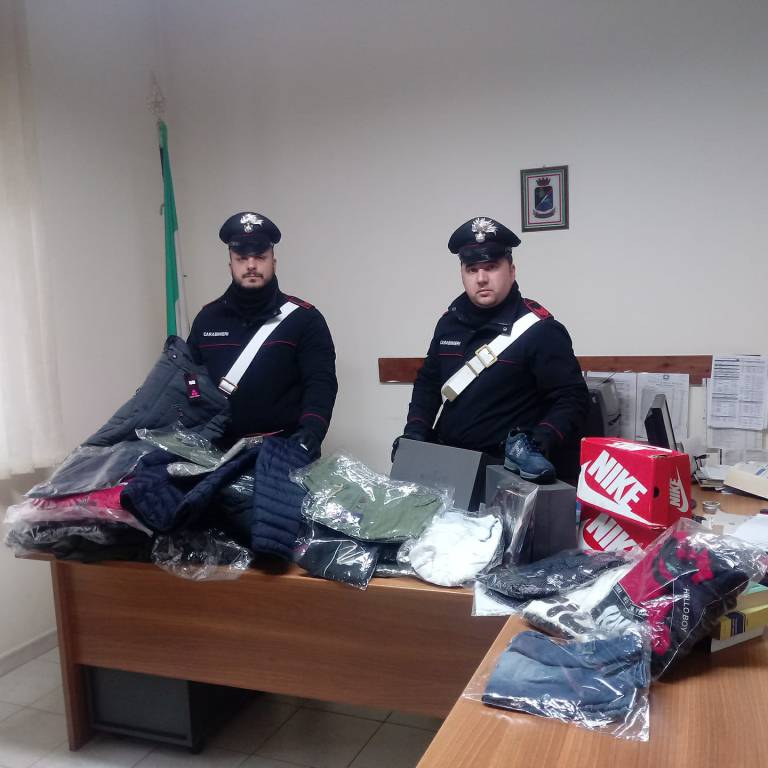 Ferrandina: Venditori ambulanti trovati con merce contraffatta. I carabinieri denunciano due persone