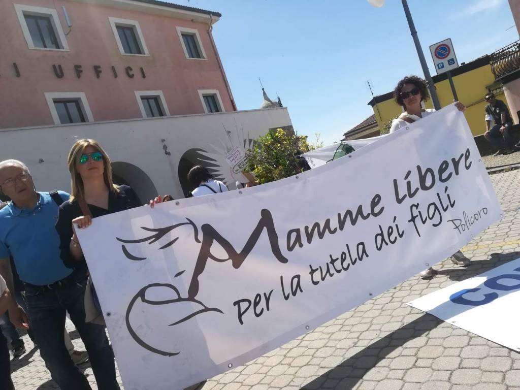 Mamme libere di Policorso scrivono all’on.Liuzzi: “Si ricreda, altrimenti ogni morto sarà morto a causa sua”