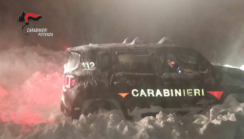 Neve. Persone bloccate e isolate salvate dai Carabinieri