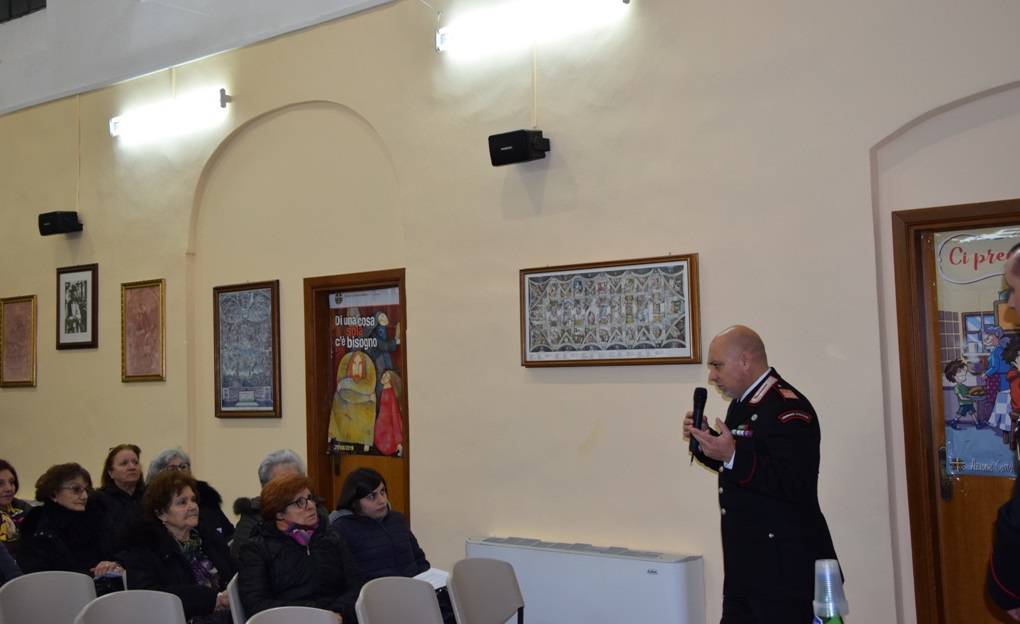 Truffatori senza scrupoli, i carabinieri mettono in guardia le persone anziane