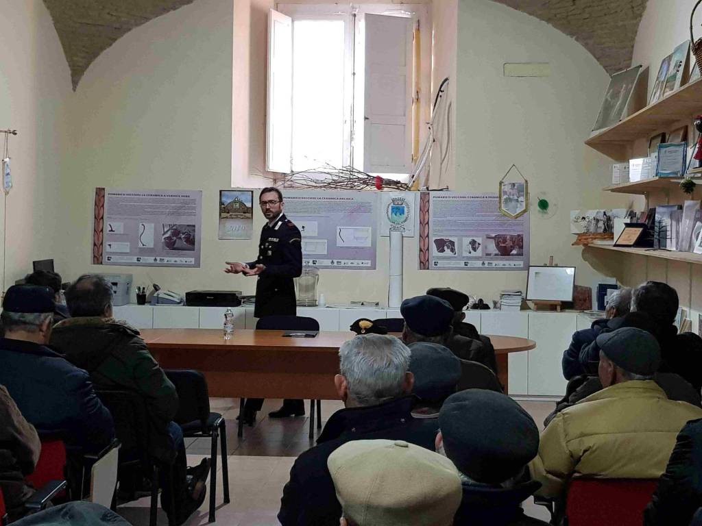 Truffatori senza scrupoli, i carabinieri mettono in guardia le persone anziane