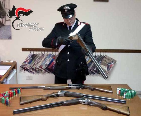 Detenzione di armi, carabinieri sequestrano 20 fucili