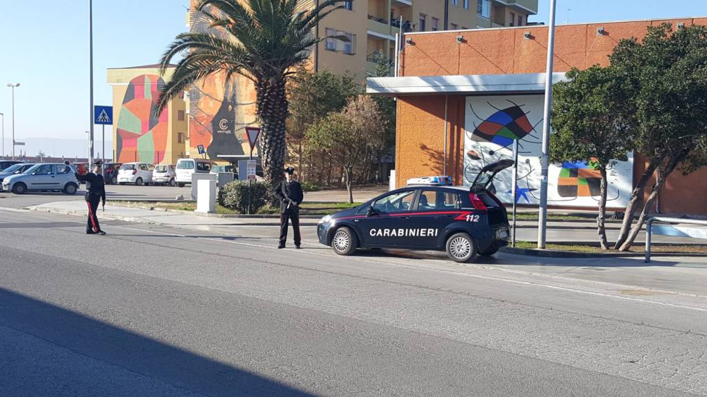 Donna sorpresa a spacciare eroina, arrestata dai carabinieri
