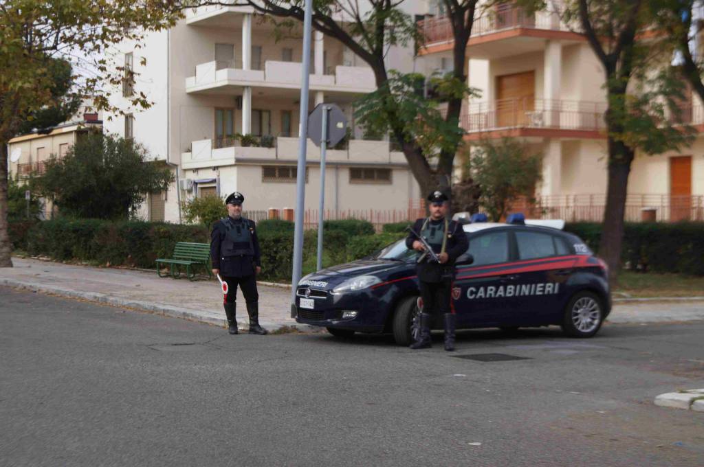 Ruba bancomat e preleva soldi, arrestato dai carabinieri