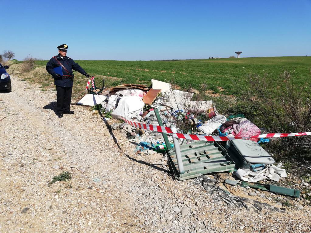 Discarica abusiva a Bernalda, intervengono i carabinieri