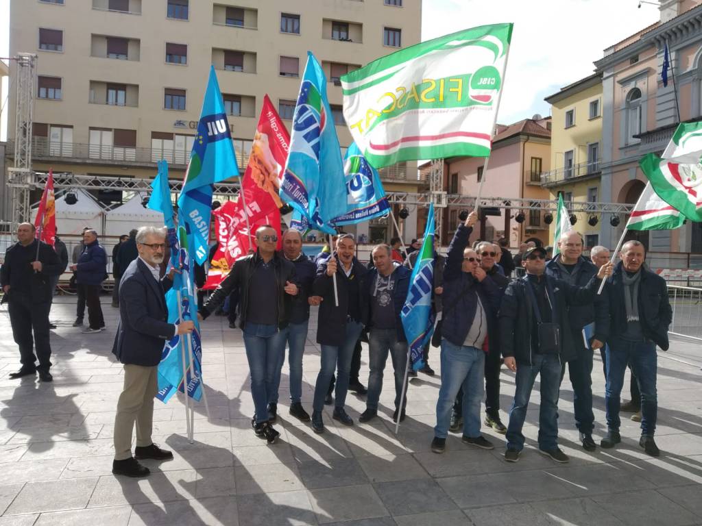 Vertenza Cosmopol Basilicata, sindacati e lavoratori dal Prefetto: “Pronti allo sciopero”