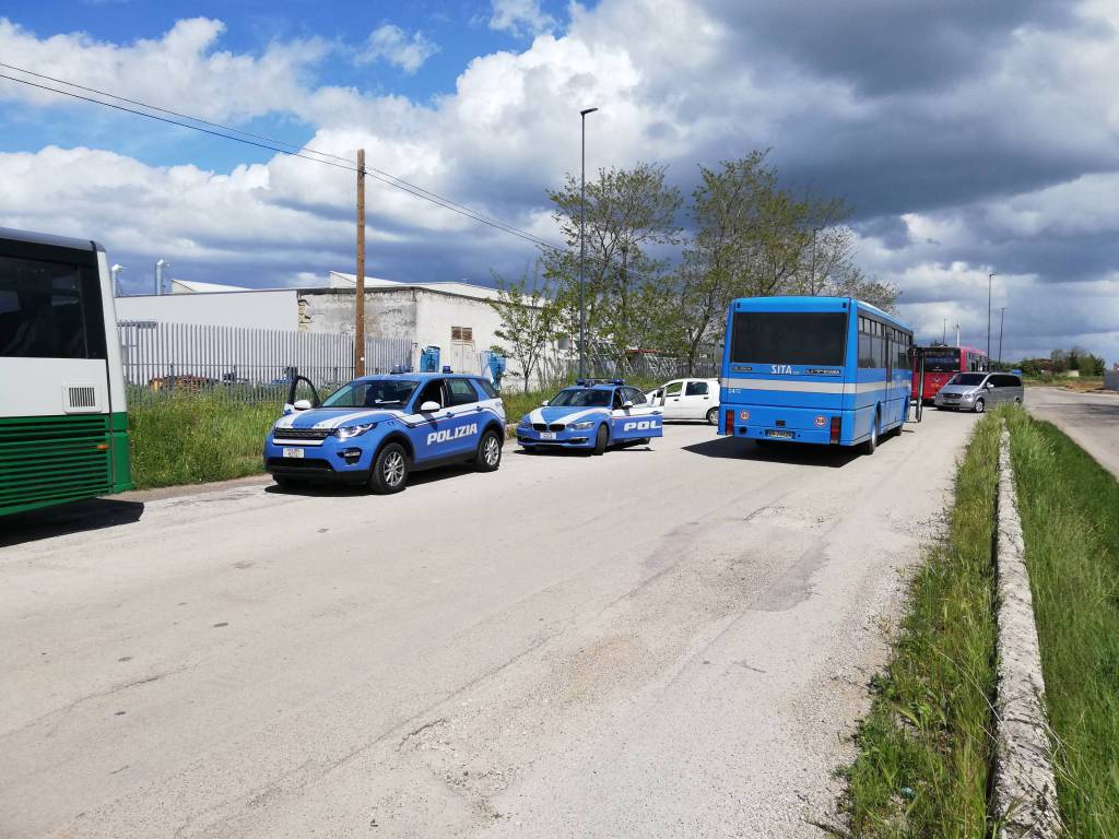 Autobus pericolosi, la Polizia Stradale blocca mezzo che trasporta studenti