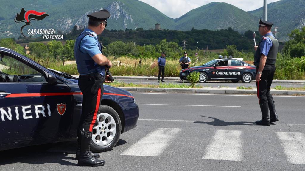 Controlli dei carabinieri nel Potentino, cinque persone denunciate