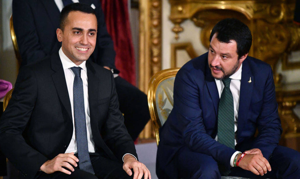Salvini e Di Maio giocano al gatto e al topo