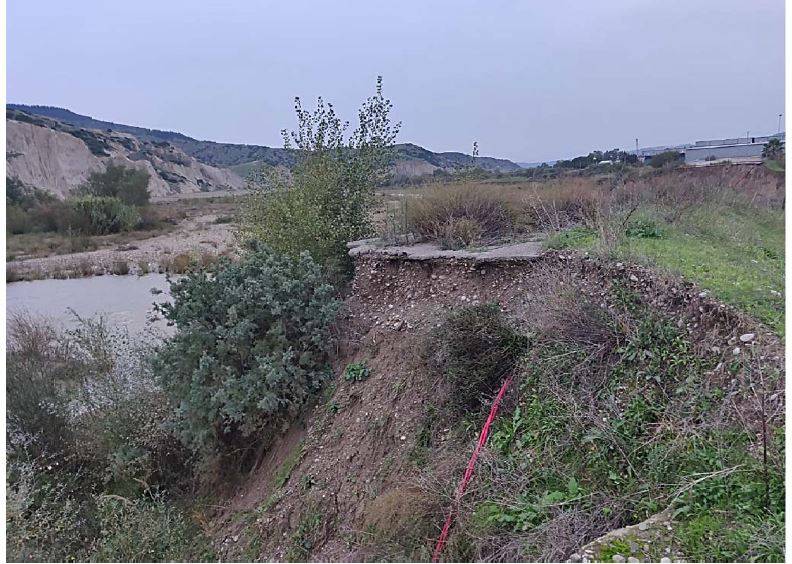 Basento a rischio esondazione. Chi ha autorizzato l’aggressione al fiume?