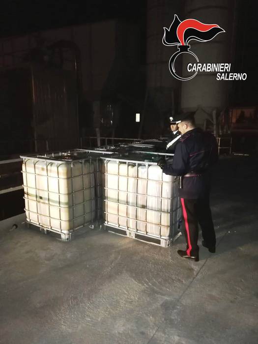 Le cisterne sequestrate dai carabinieri di Sala Consilina