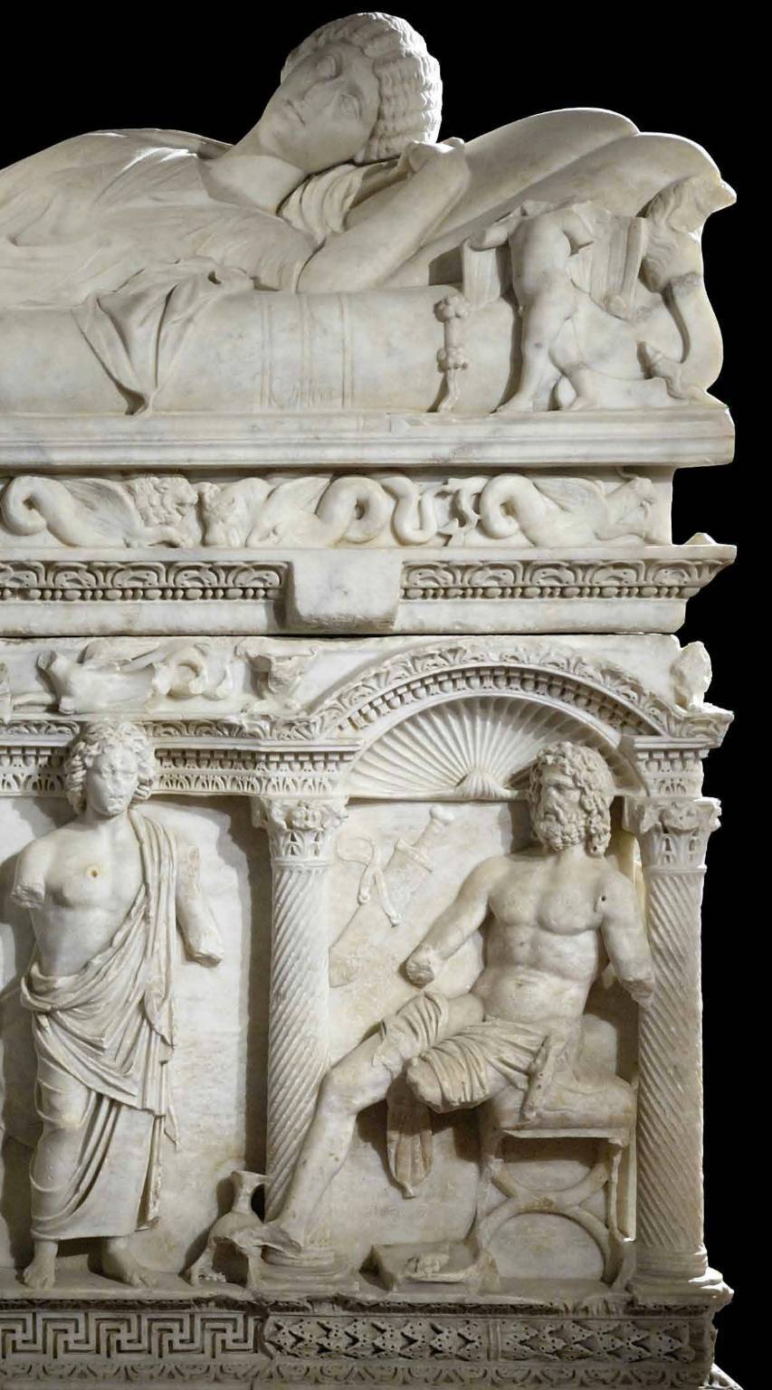 Melfi, i sarcofagi di Atella e Rapolla in mostra al Museo archeologico